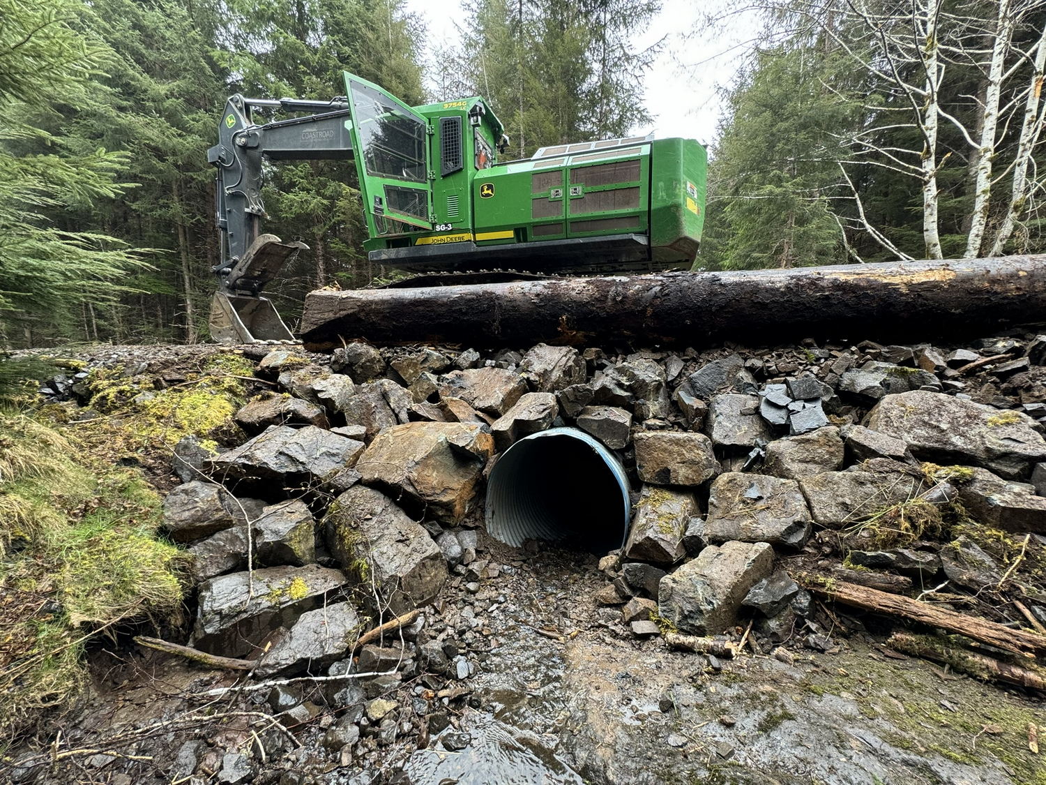 coast-roads-constrution-culverts-02 Excavator working on culvert installation.